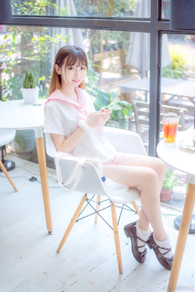 “好了，这些东西无须解释，我也没理由去吃一个死人的醋。”吕布点点头，人都是自己的了，跟了自己这么些年，难道还担心小乔因为一个死人做出什么蠢事？若真是那样，那也就没有存在的必要了。
